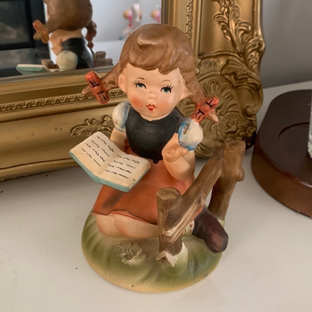 Vintage Erich Stauffer COUNTRY OUTING U 8517‎ Girl Ceramic Figurine